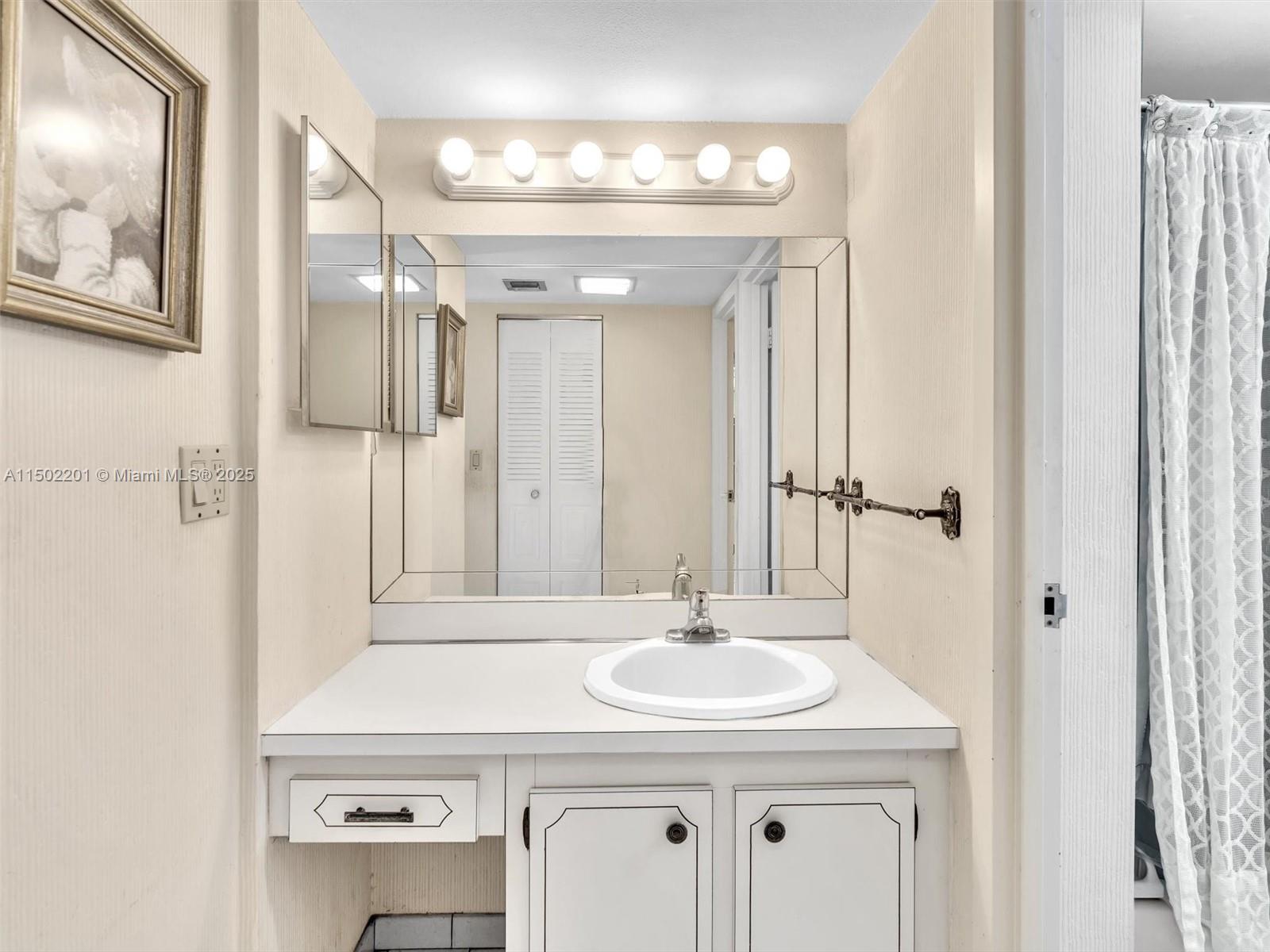 3675 N Country Club Dr 707 Property Photo 21