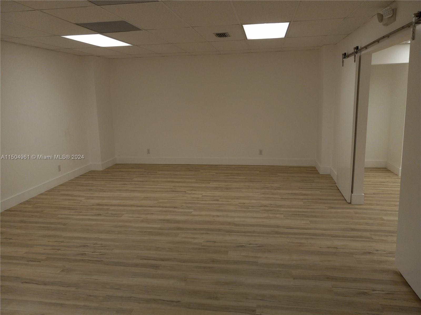 13499 Biscayne Blvd M8 Property Photo 6