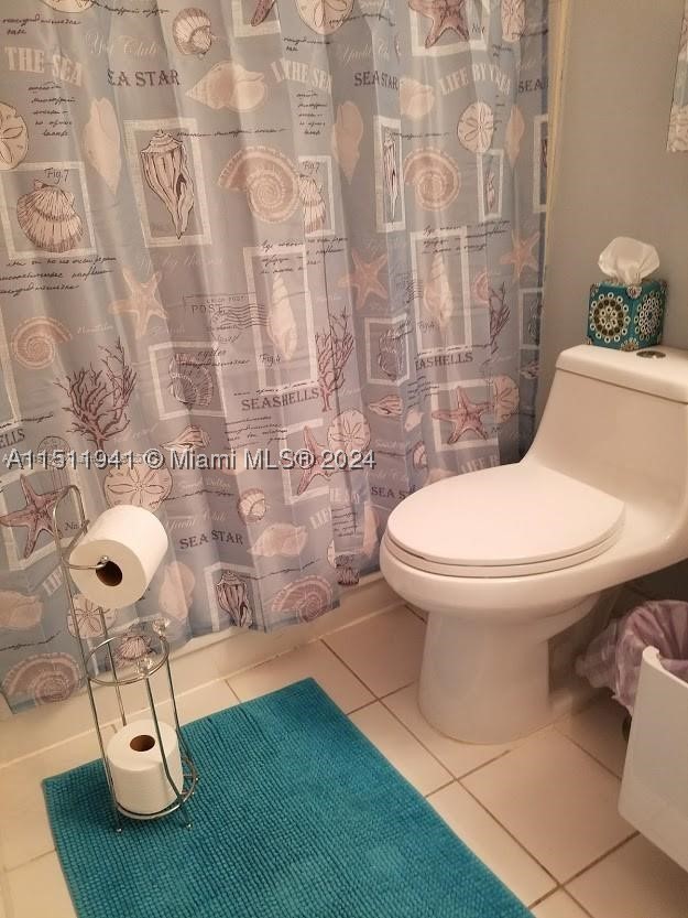 19201 Collins Ave 744 Property Photo 7