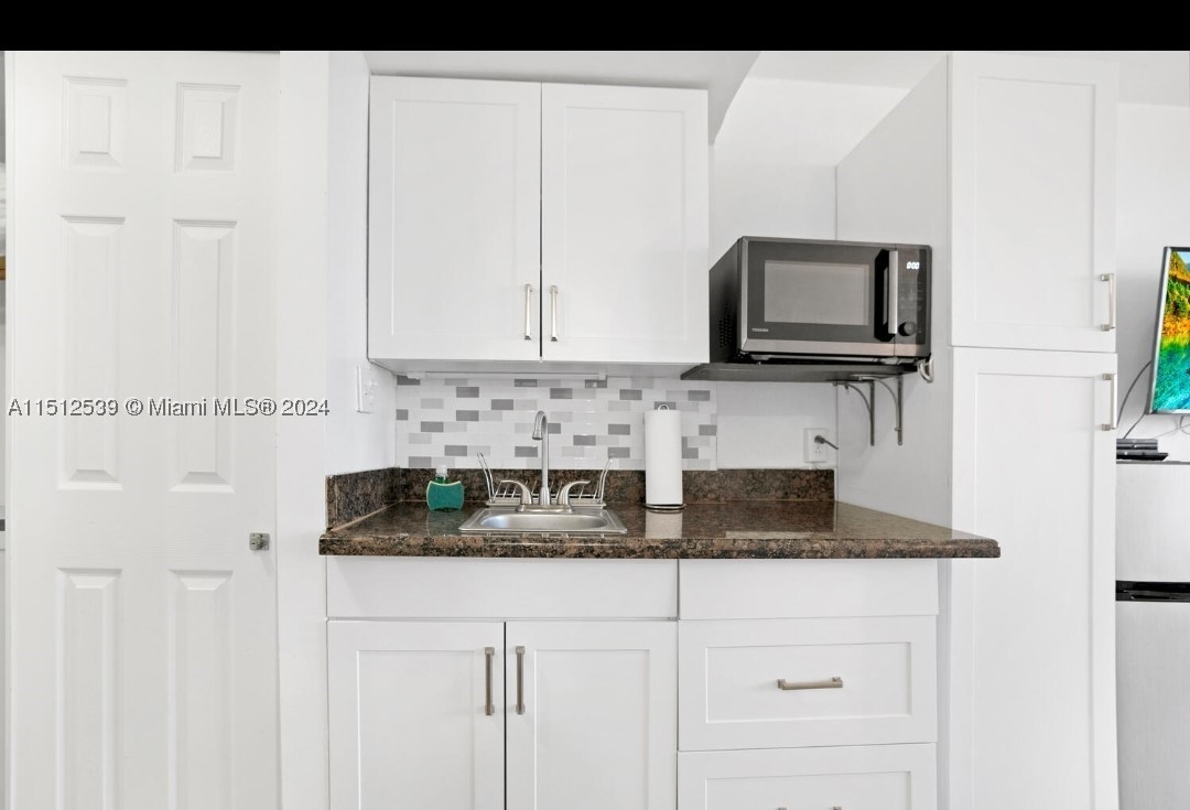 19201 Collins Ave, 1143 Property Photo 4