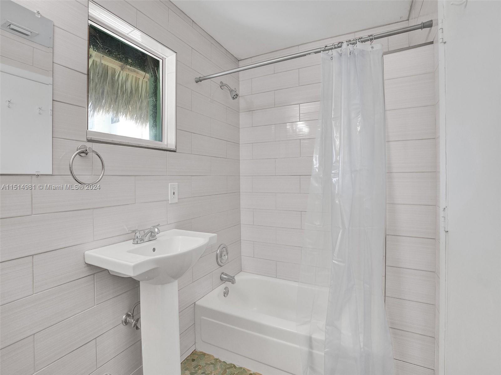 900 N Surf Rd 2 Property Photo 17