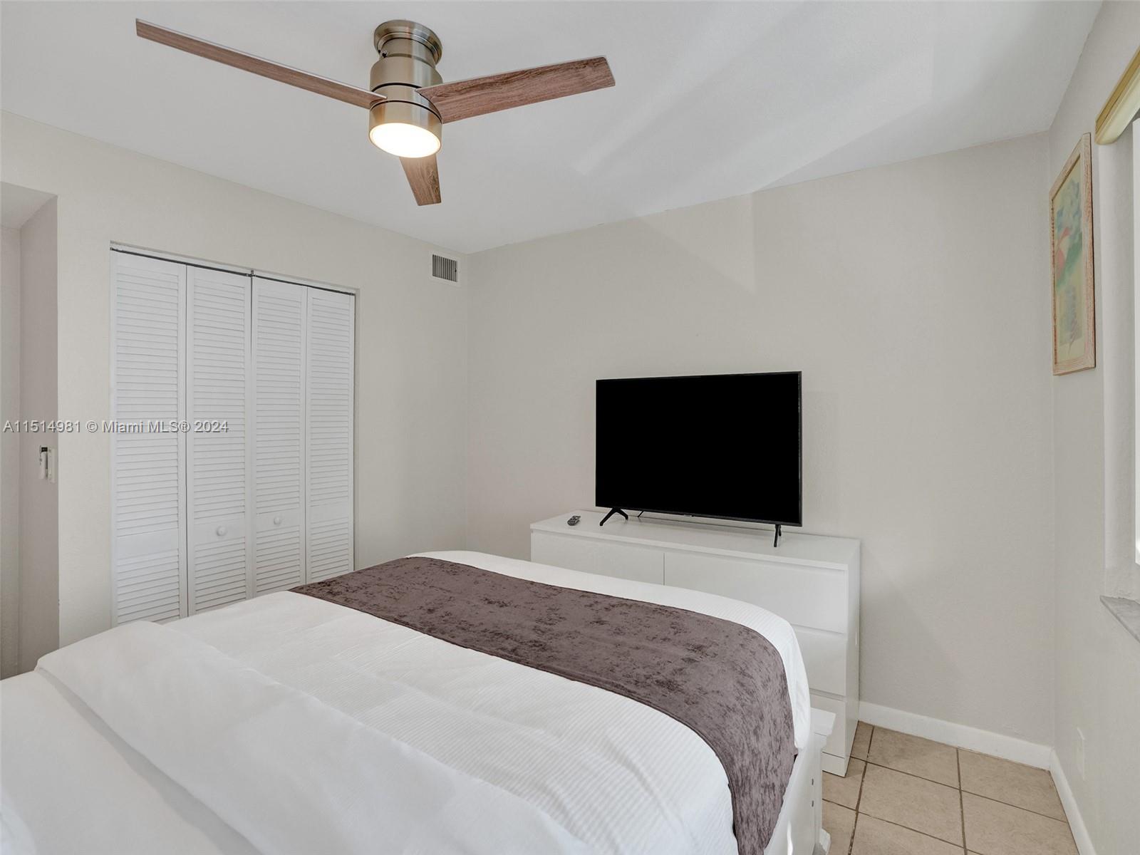 900 N Surf Rd 2 Property Photo 21