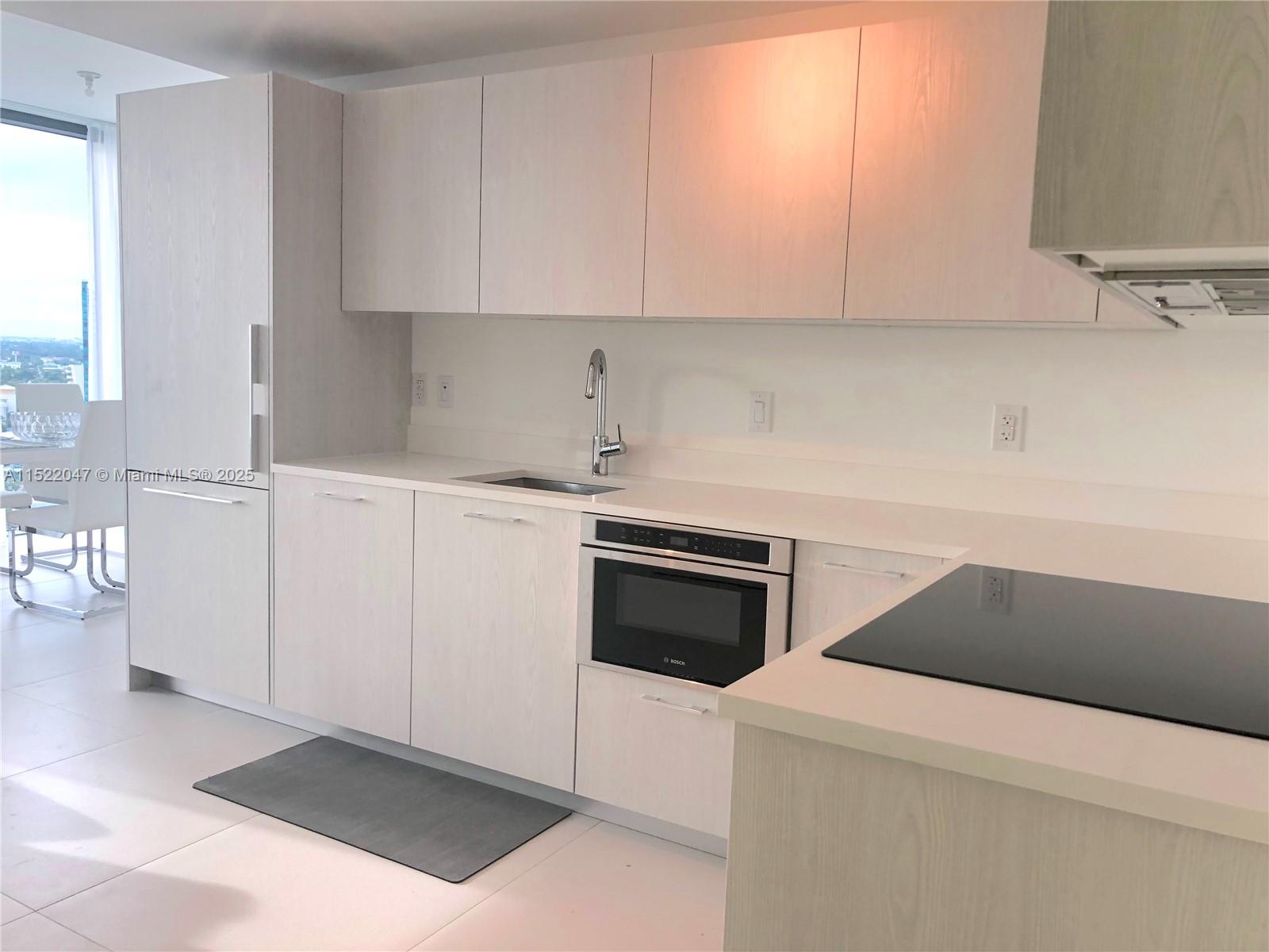 501 Ne 31 1709 Property Photo 5