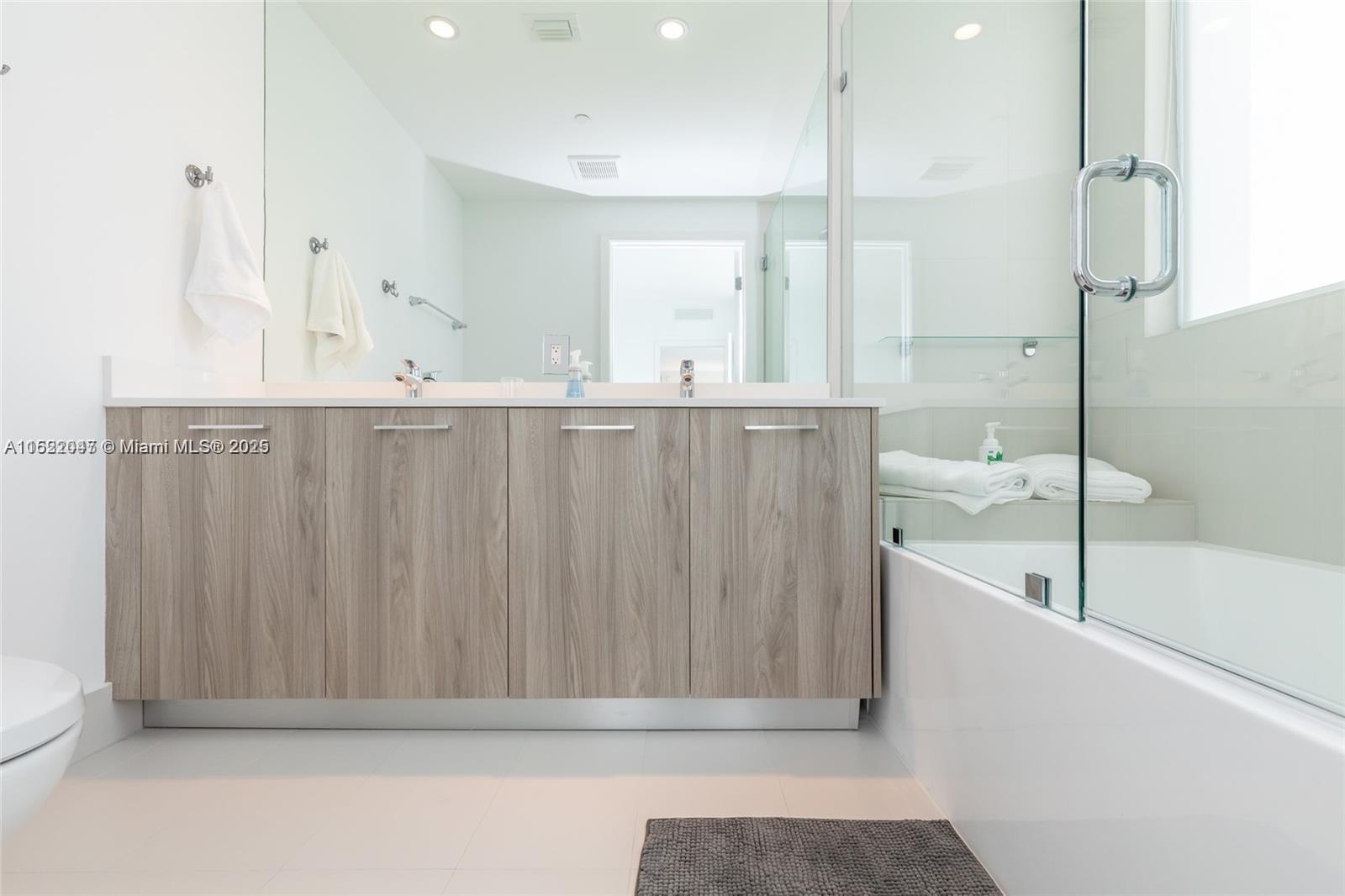 501 Ne 31 1709 Property Photo 11