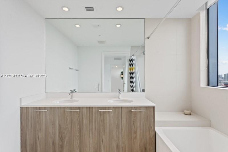 501 Ne 31 1709 Property Photo 13