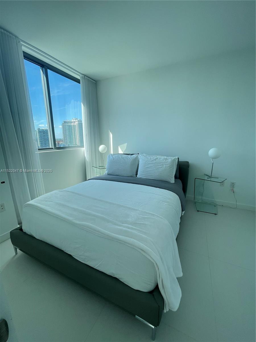 501 Ne 31 1709 Property Photo 15