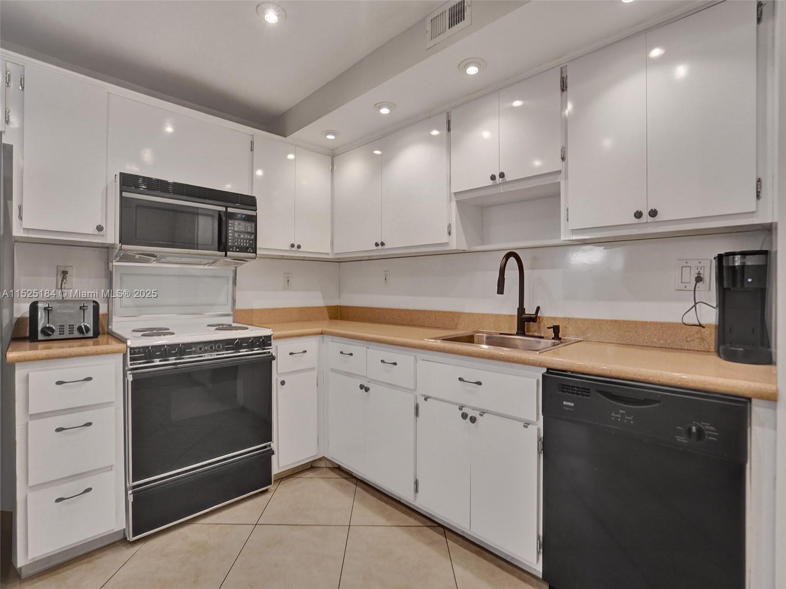 1600 S Ocean Dr 12e Property Photo 6