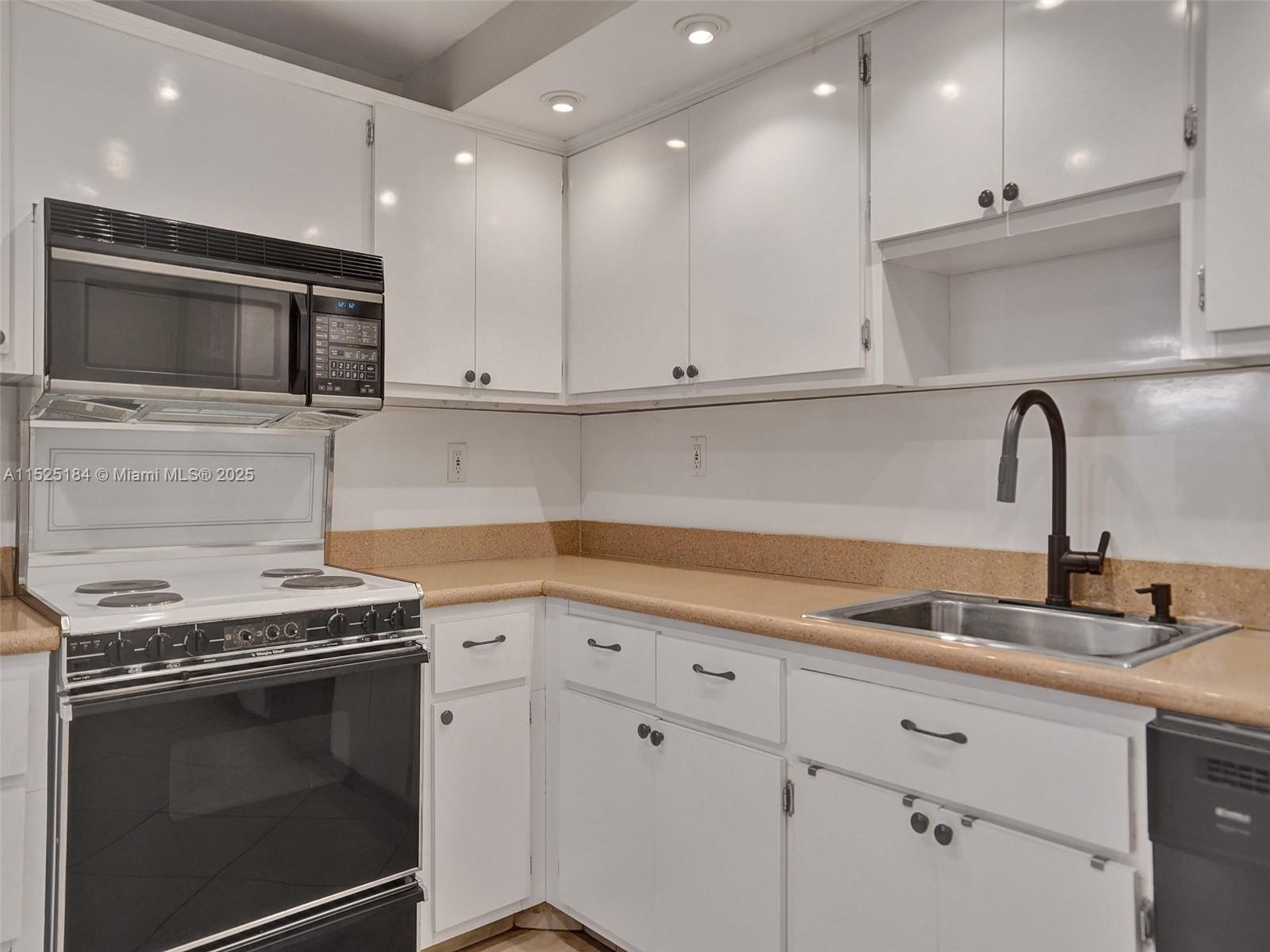1600 S Ocean Dr 12e Property Photo 18
