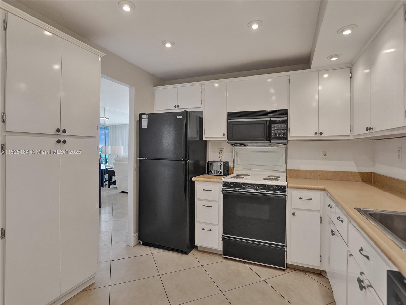1600 S Ocean Dr 12e Property Photo 19