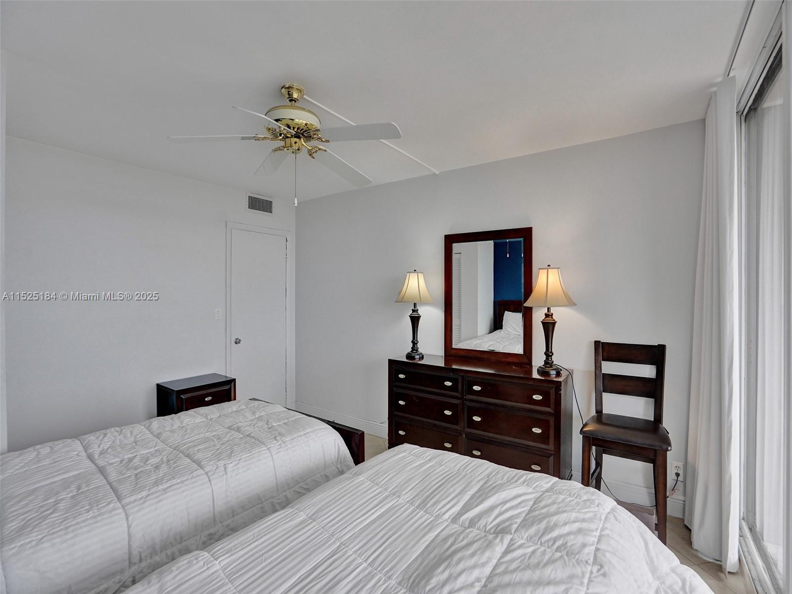 1600 S Ocean Dr 12e Property Photo 22