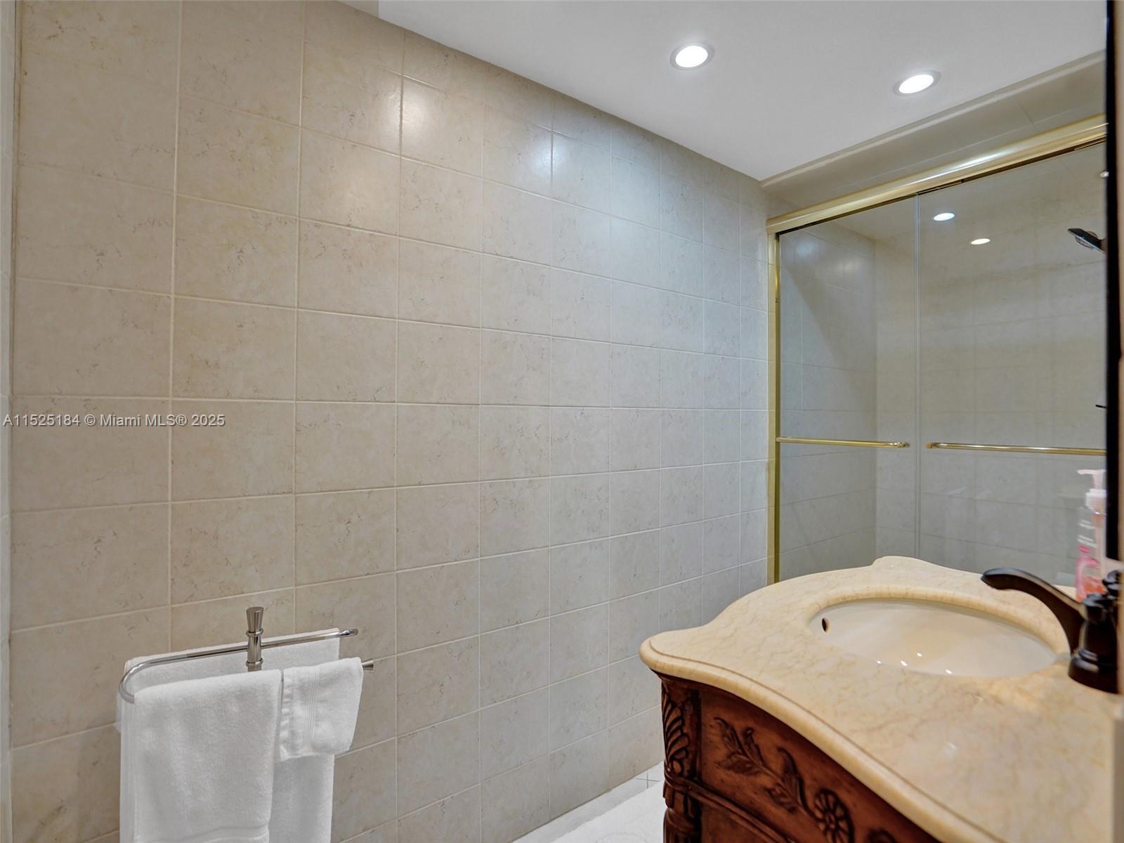 1600 S Ocean Dr 12e Property Photo 27