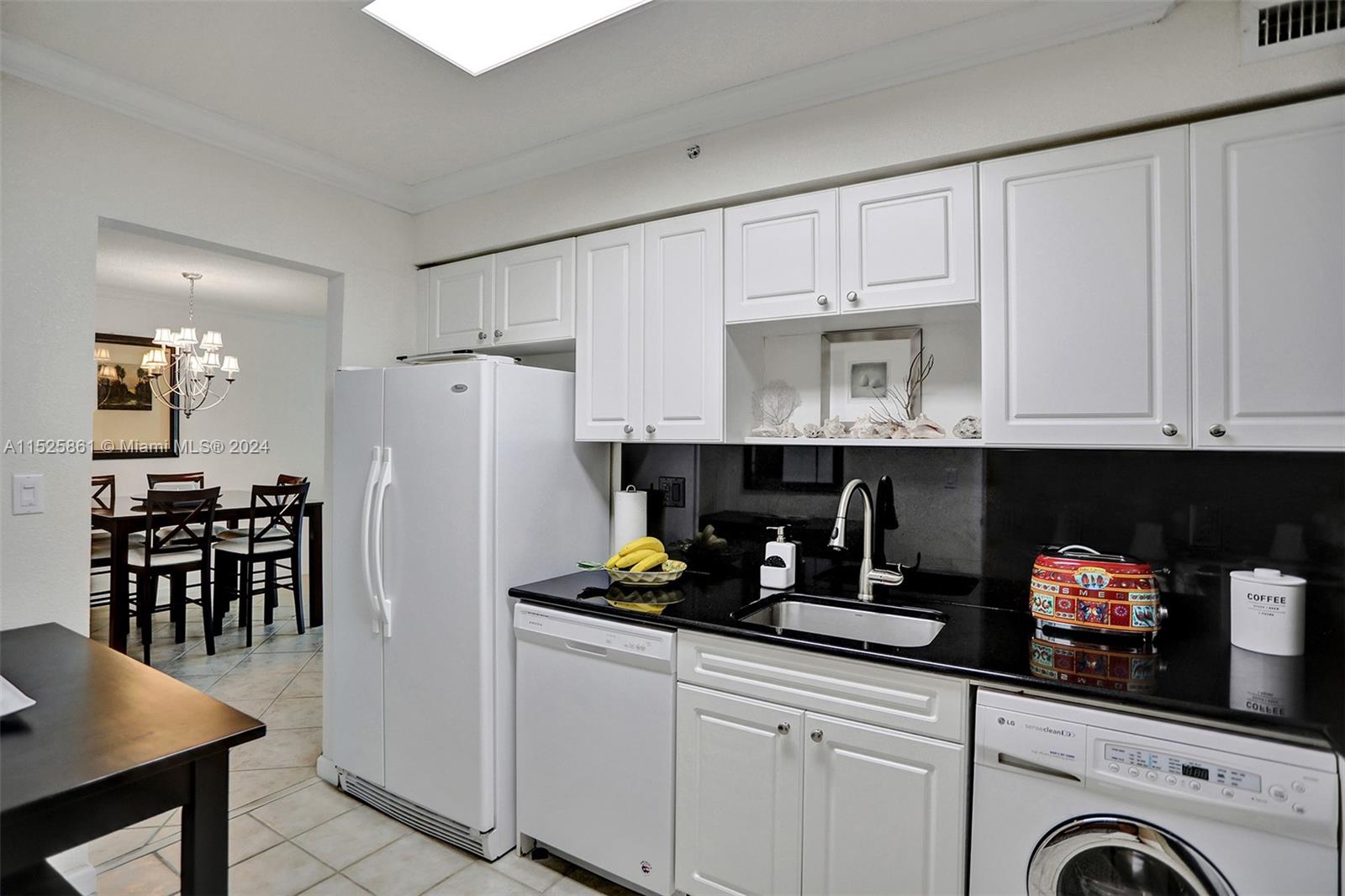 2501 S Ocean Dr (avail. April 17th, 2025) 314 Property Photo 10