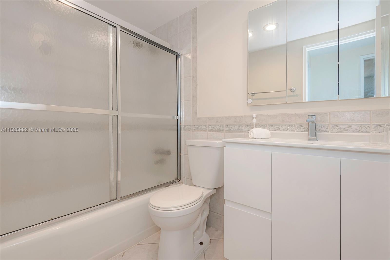10185 Collins Ave 515 Property Photo 10