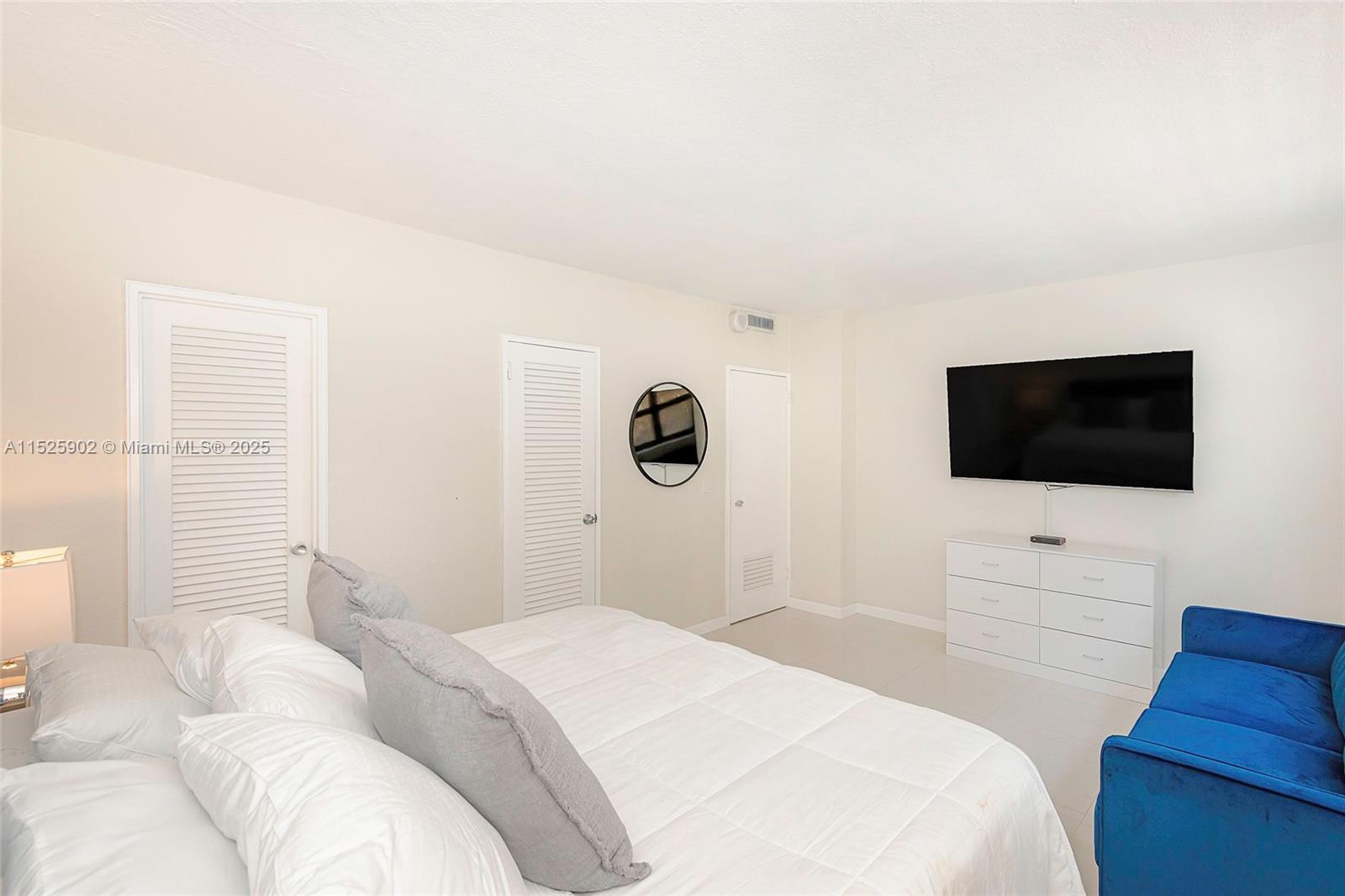10185 Collins Ave 515 Property Photo 18