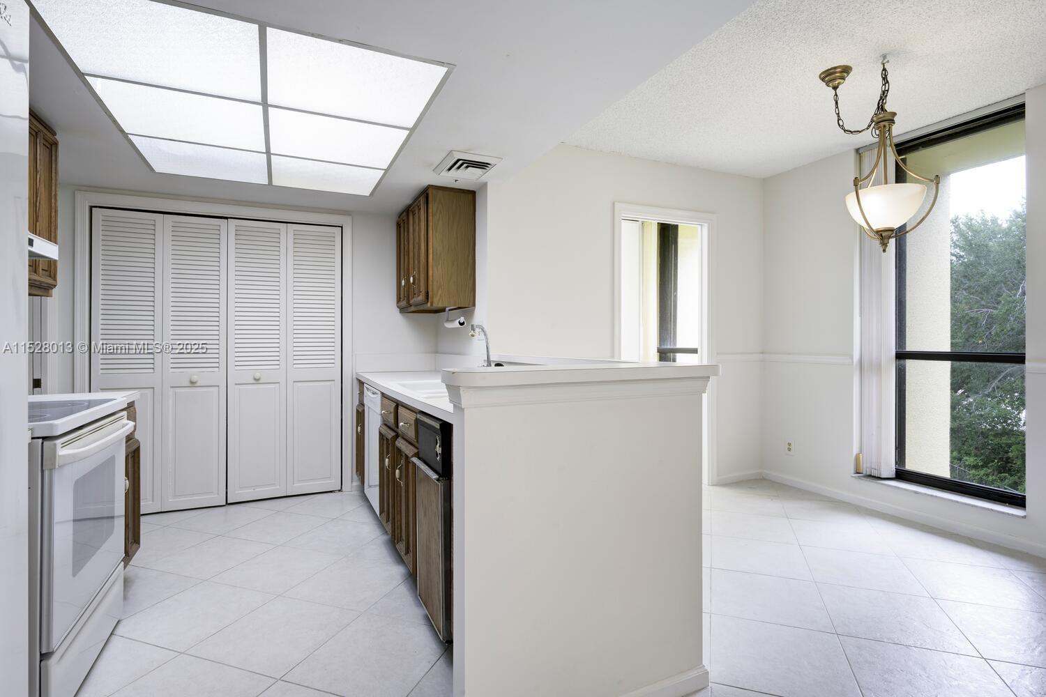 5188 Woodland Lakes Dr 337 Property Photo 9