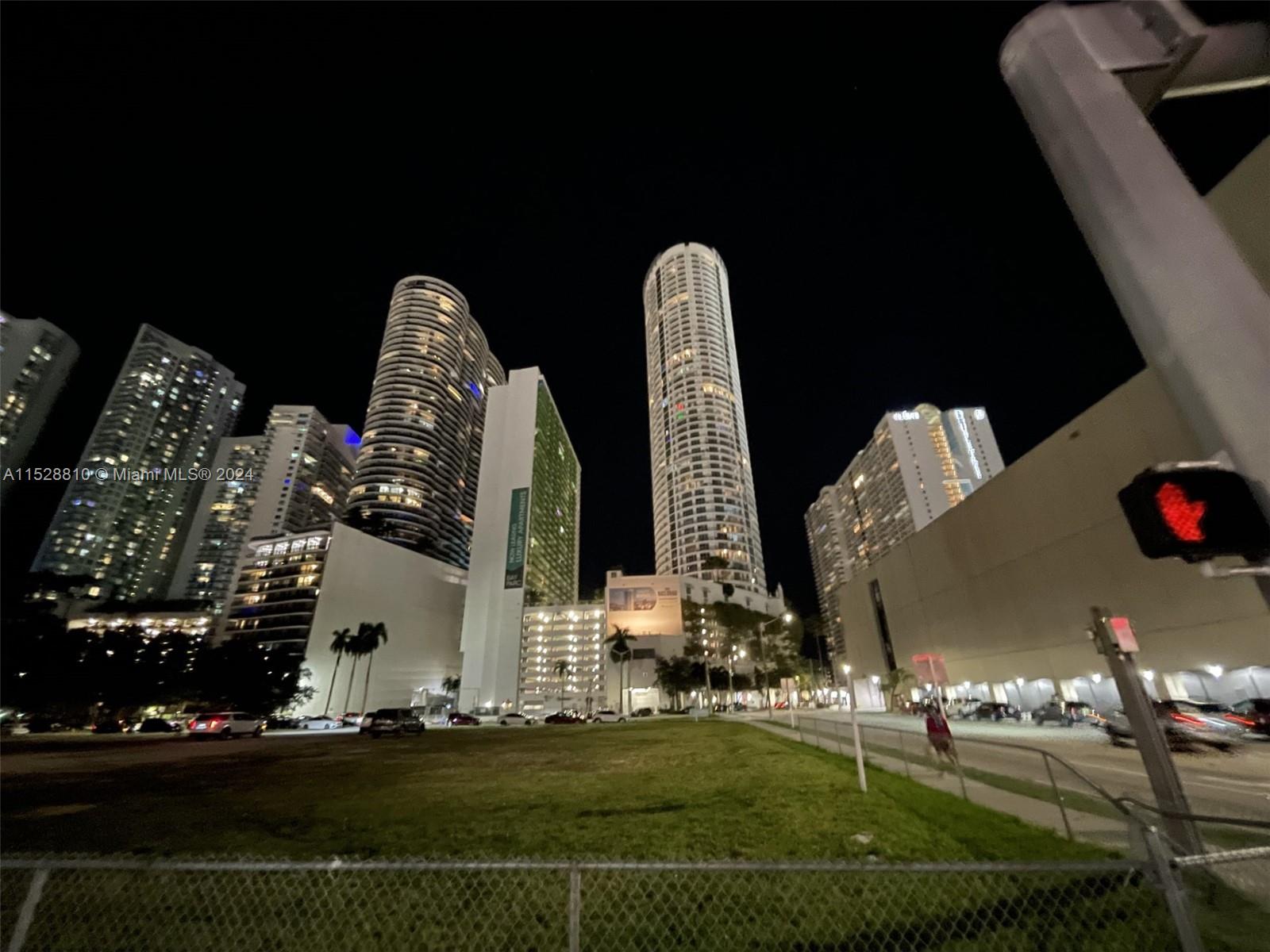 1750 N Bayshore Dr 3403 Property Photo 1