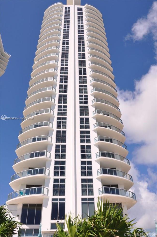 18683 Collins Ave Property Photo 1
