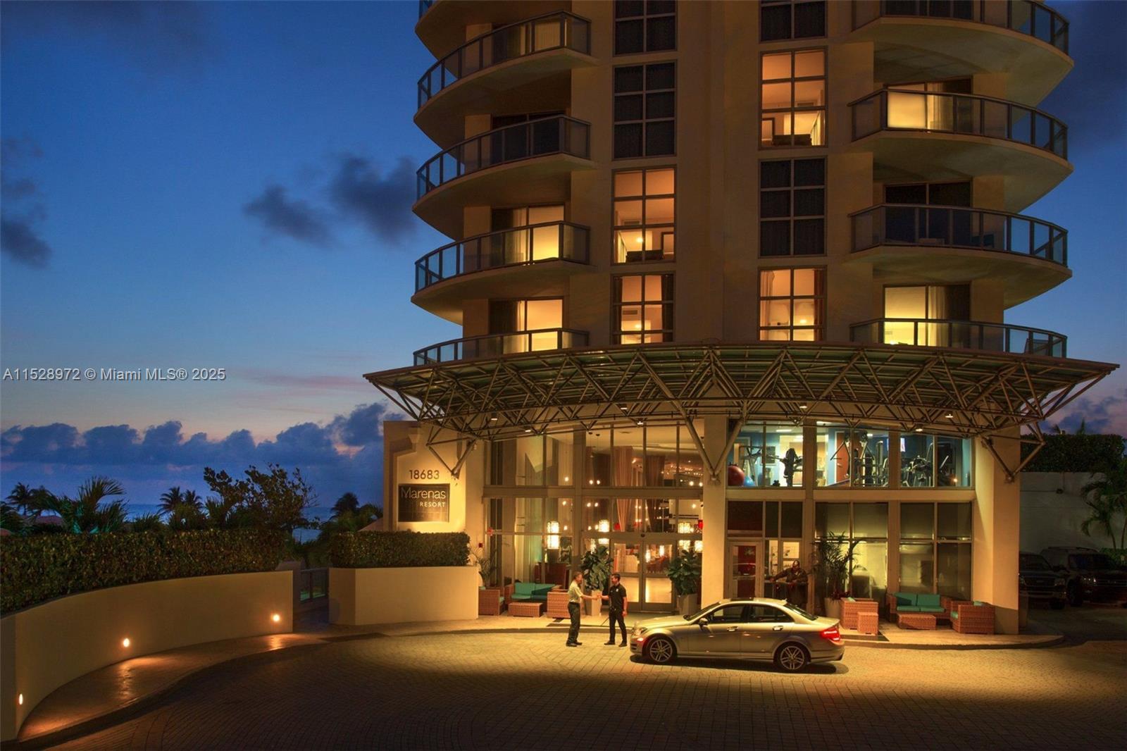 18683 Collins Ave Property Photo 3