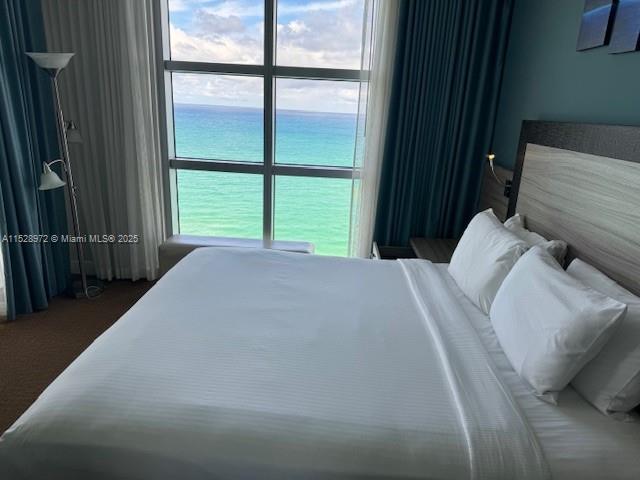 18683 Collins Ave Property Photo 9