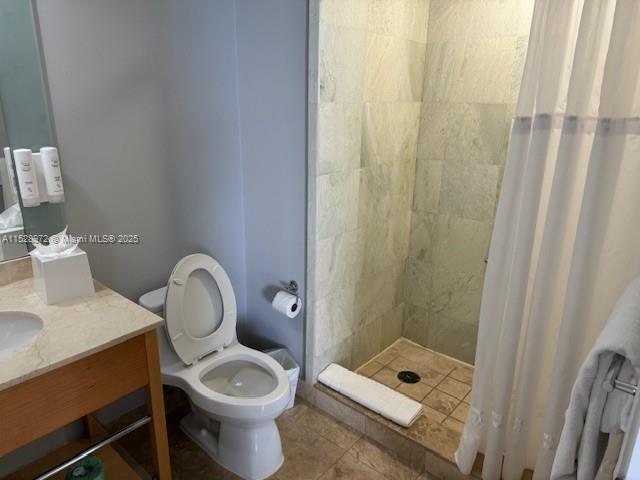 18683 Collins Ave Property Photo 11
