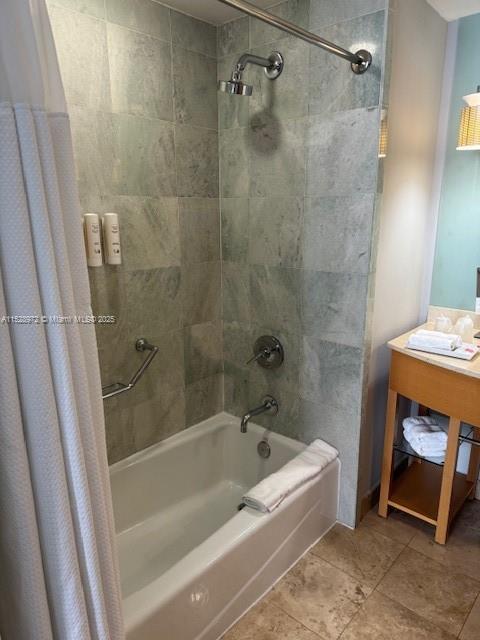 18683 Collins Ave Property Photo 12