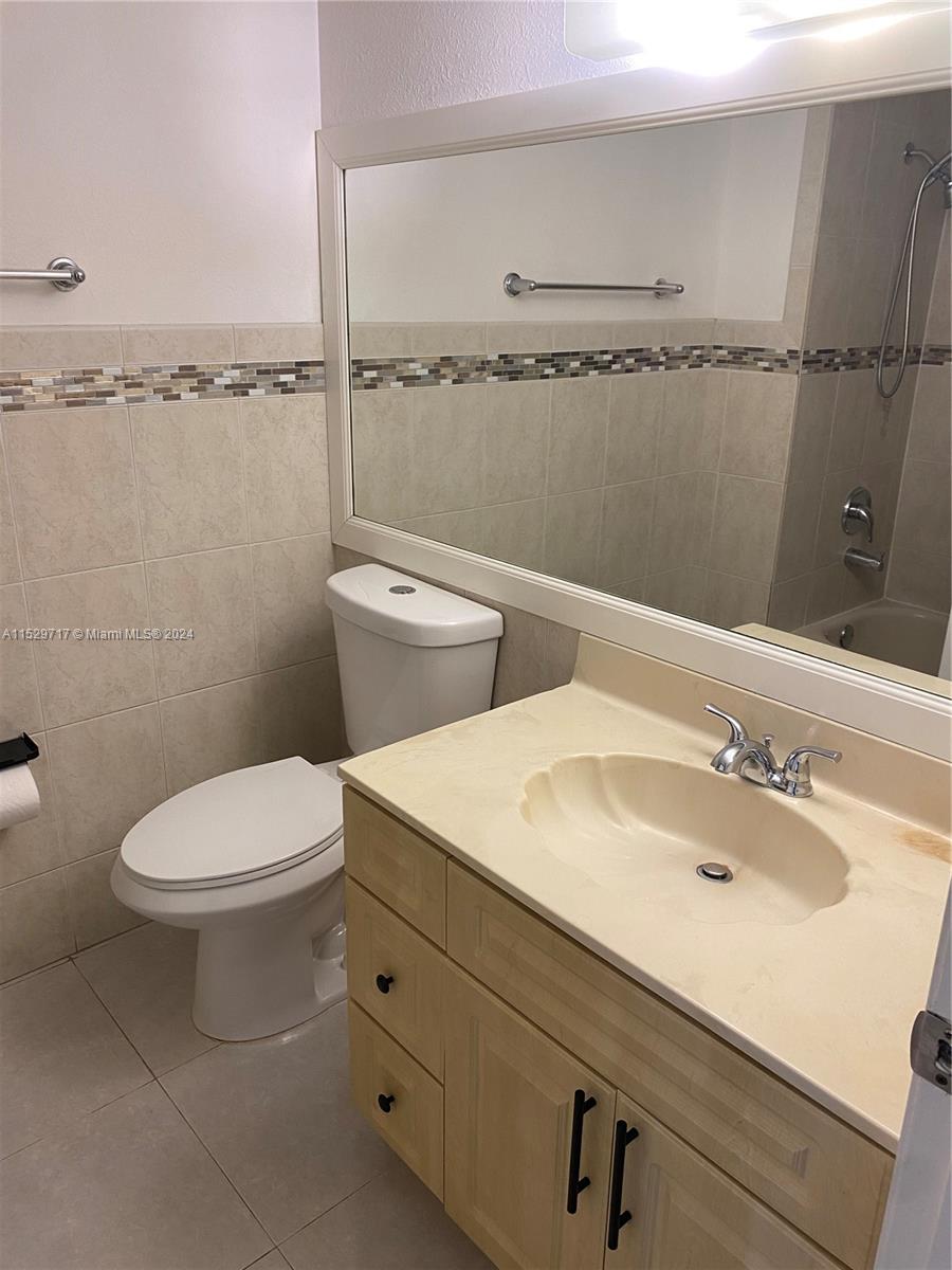 9735 Fontainebleau Blvd G102 Property Photo 15