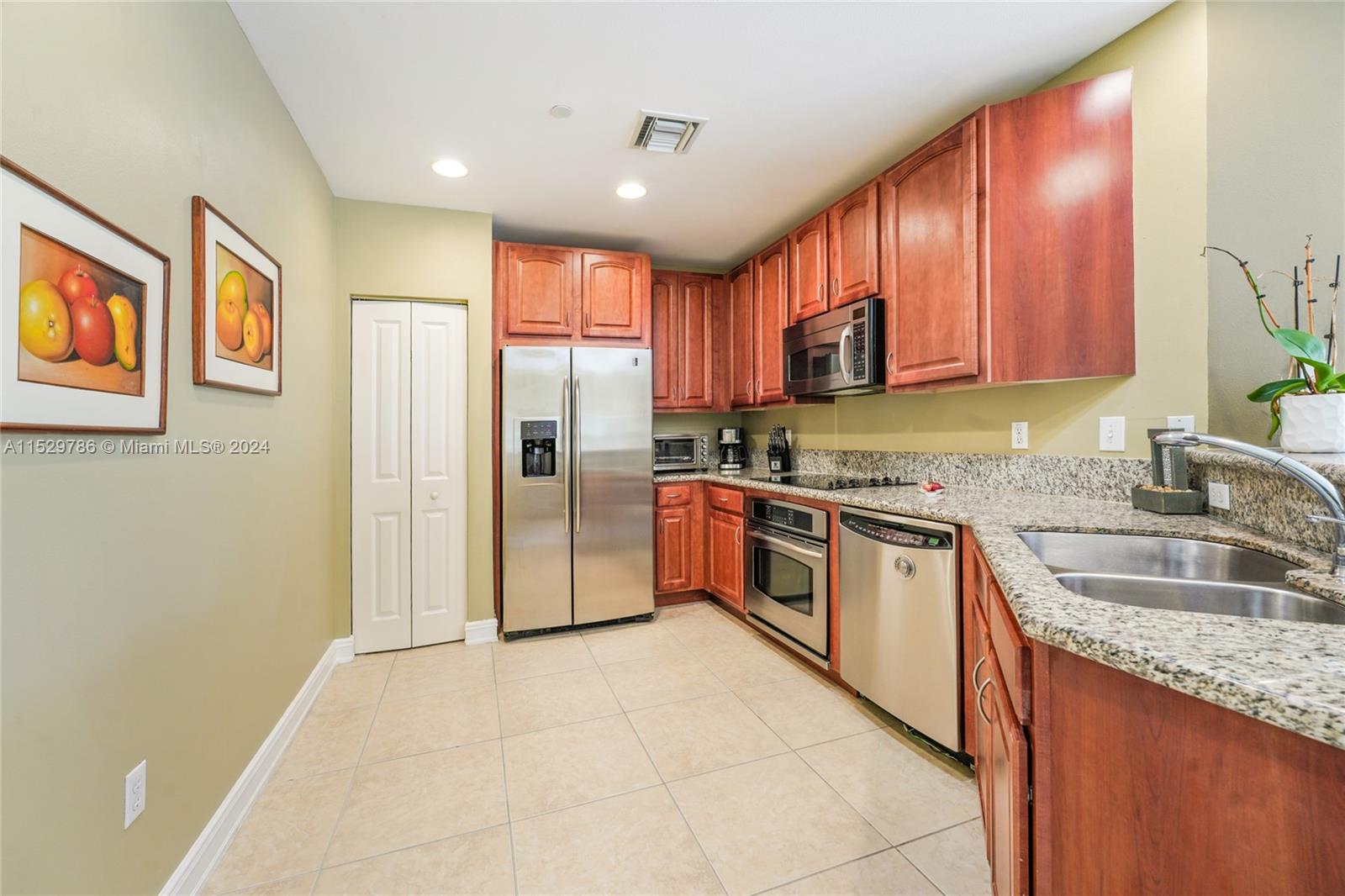 16101 Emerald Estates Dr 445 Property Photo 6