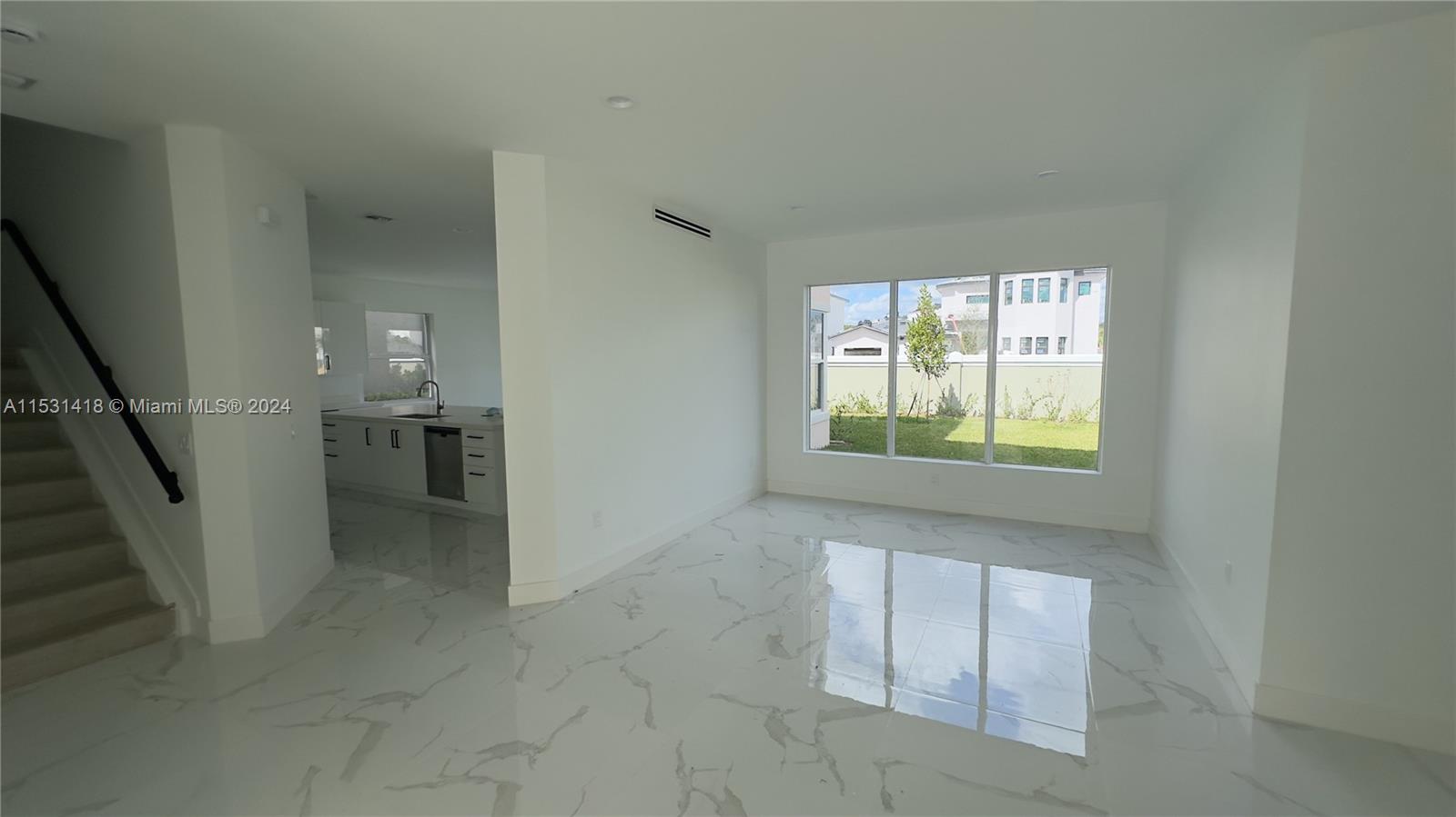3523 Forest View Cir Property Photo 2