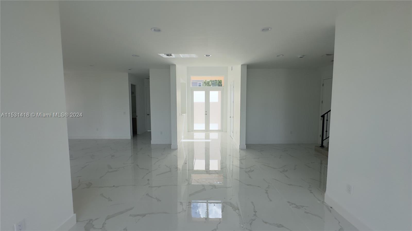 3523 Forest View Cir Property Photo 4