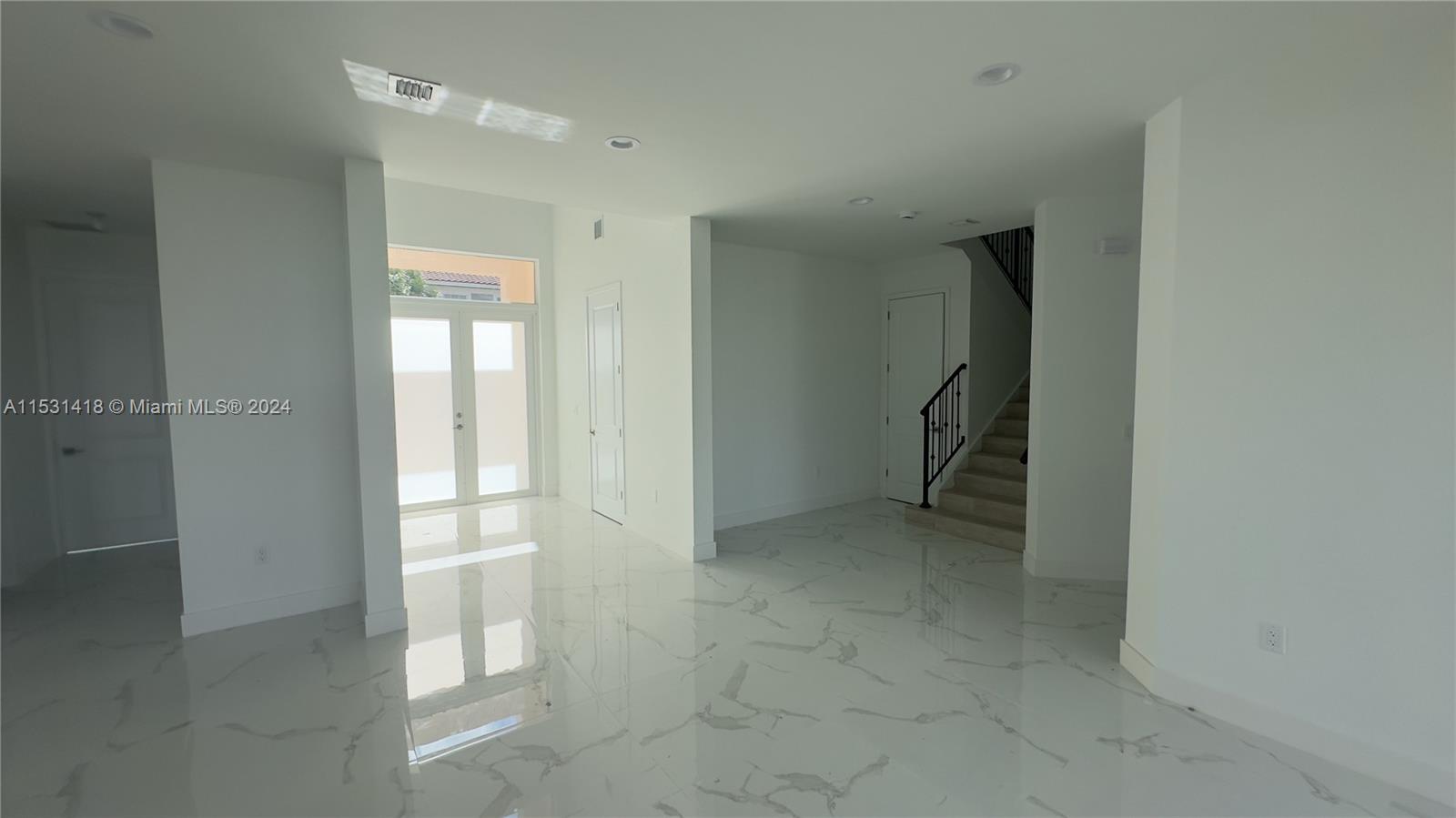 3523 Forest View Cir Property Photo 6
