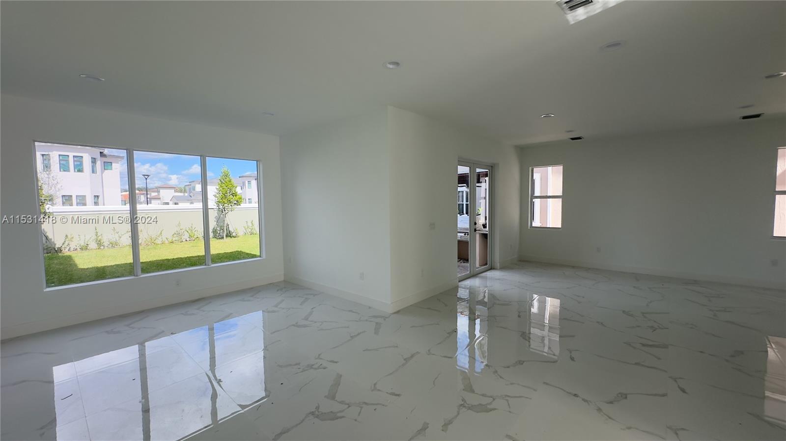 3523 Forest View Cir Property Photo 8