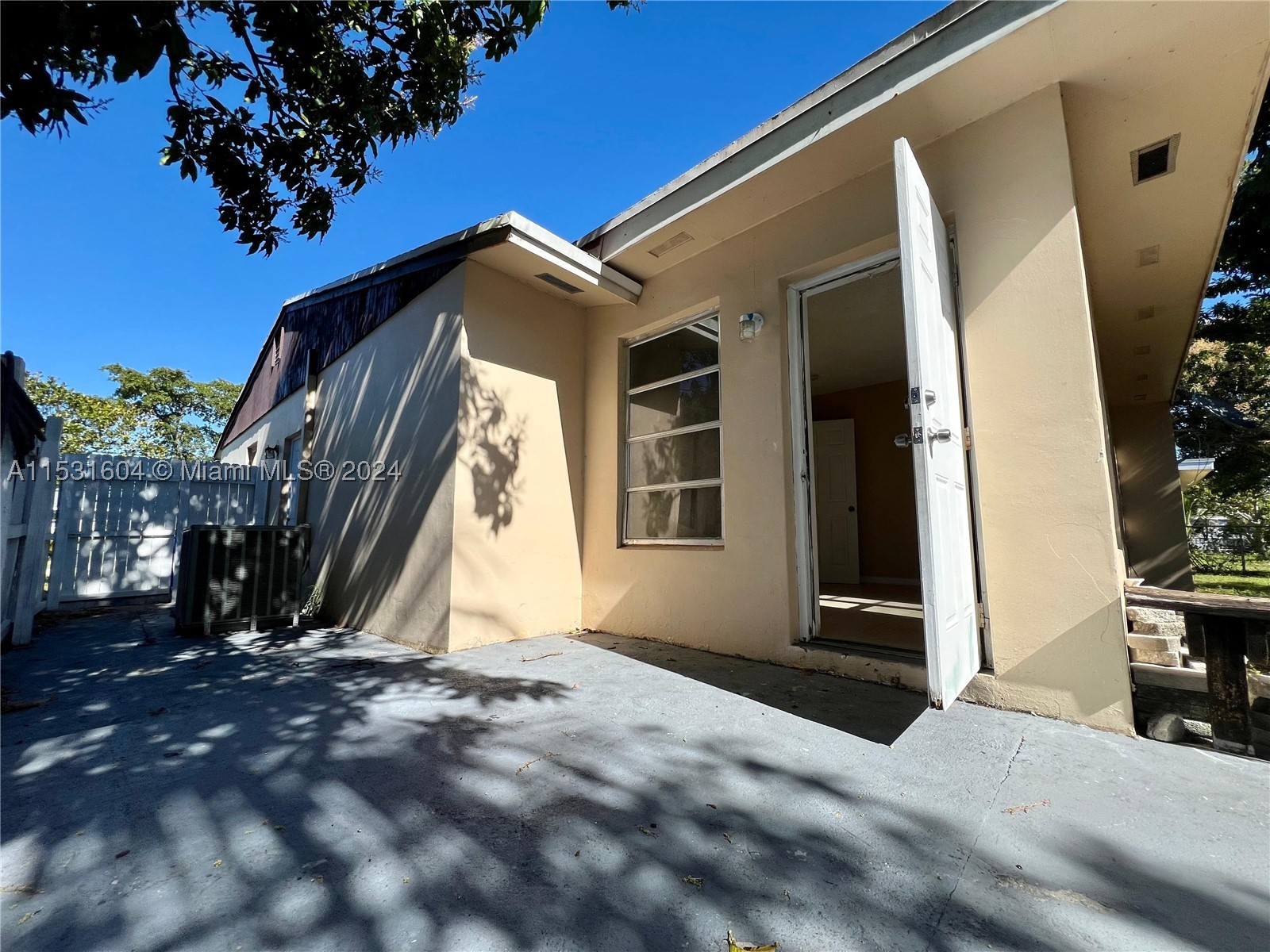 6990 Sw 1st St Property Photo 7
