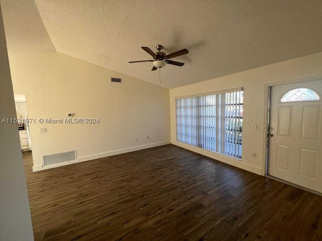11520 Nw 31st Pl Property Photo 4