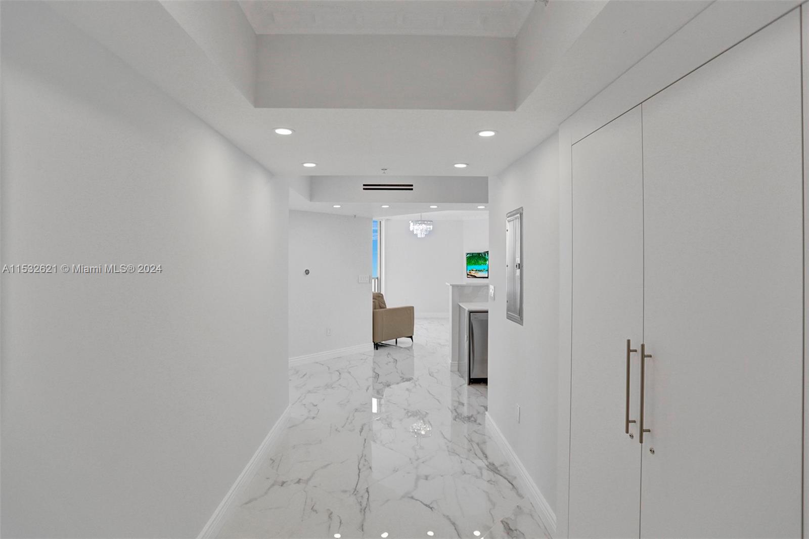 16699 Collins Ave 2209 Property Photo 2