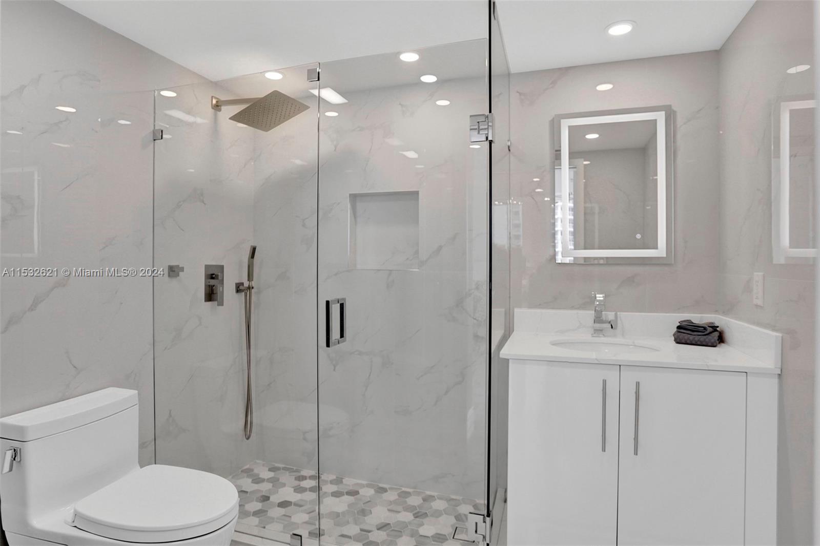 16699 Collins Ave 2209 Property Photo 13