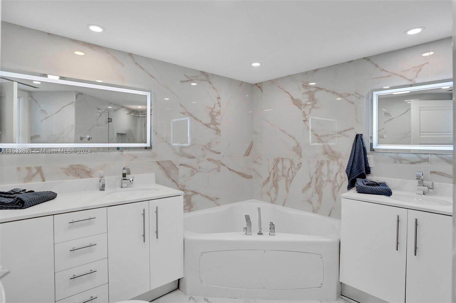 16699 Collins Ave 2209 Property Photo 21
