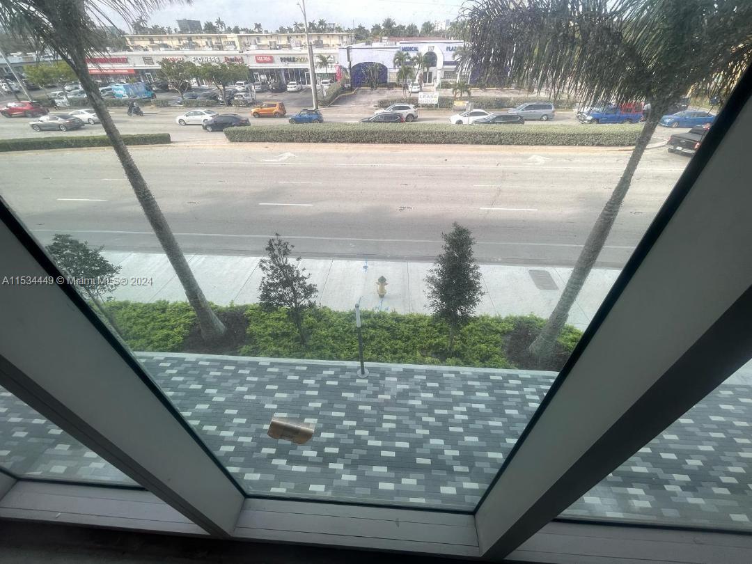 1006 E Hallandale Beach Blvd 4-206 Property Photo 3