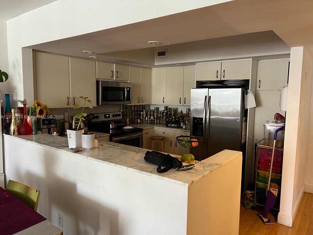 5600 Collins Ave 17t Property Photo 5