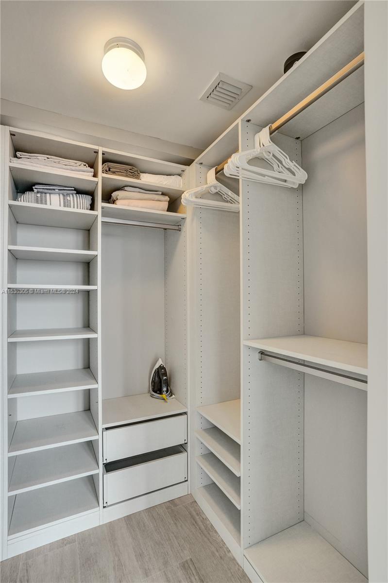 121 Ne 34th St 1801 Property Photo 44
