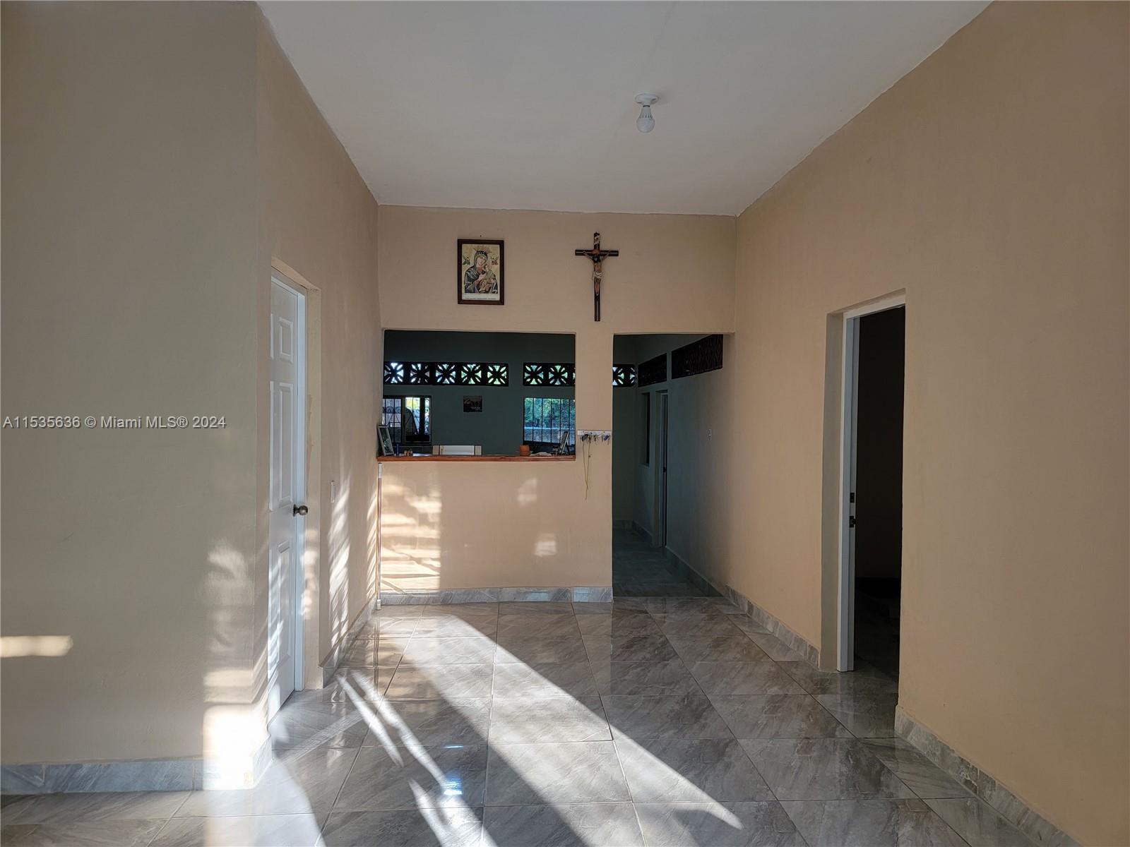 A11535636 Property Photo 4