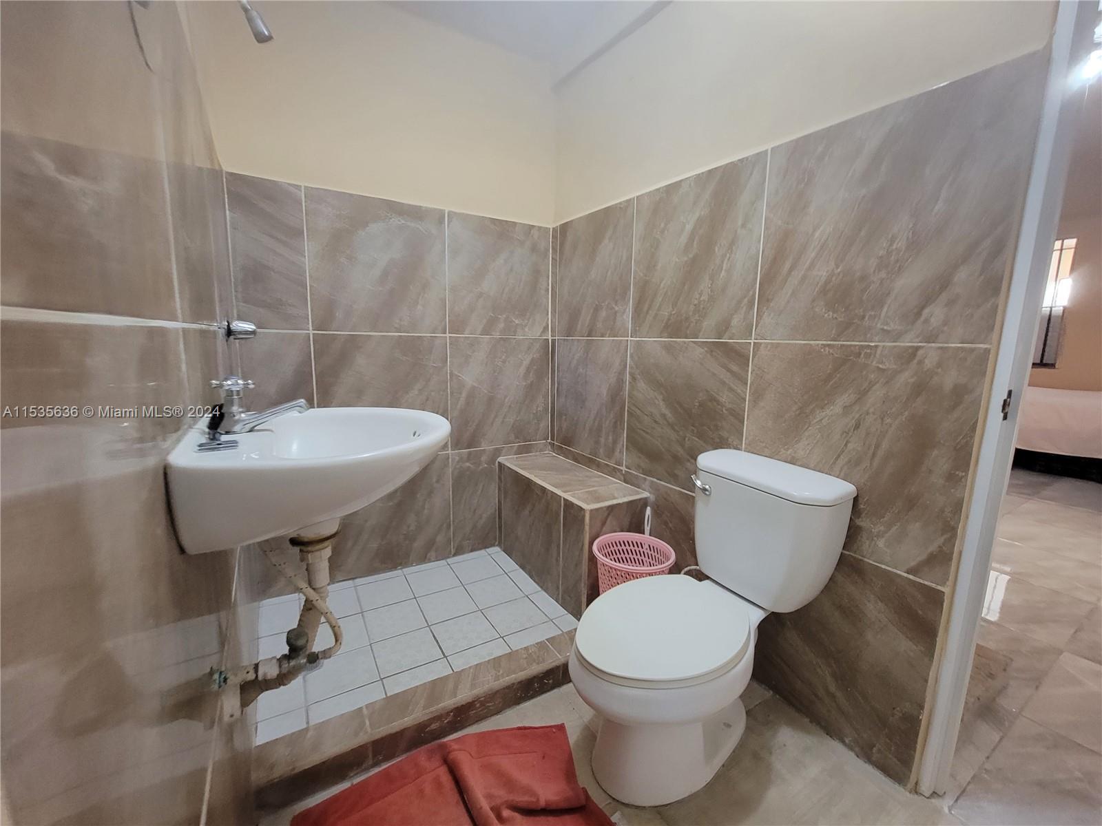 A11535636 Property Photo 11