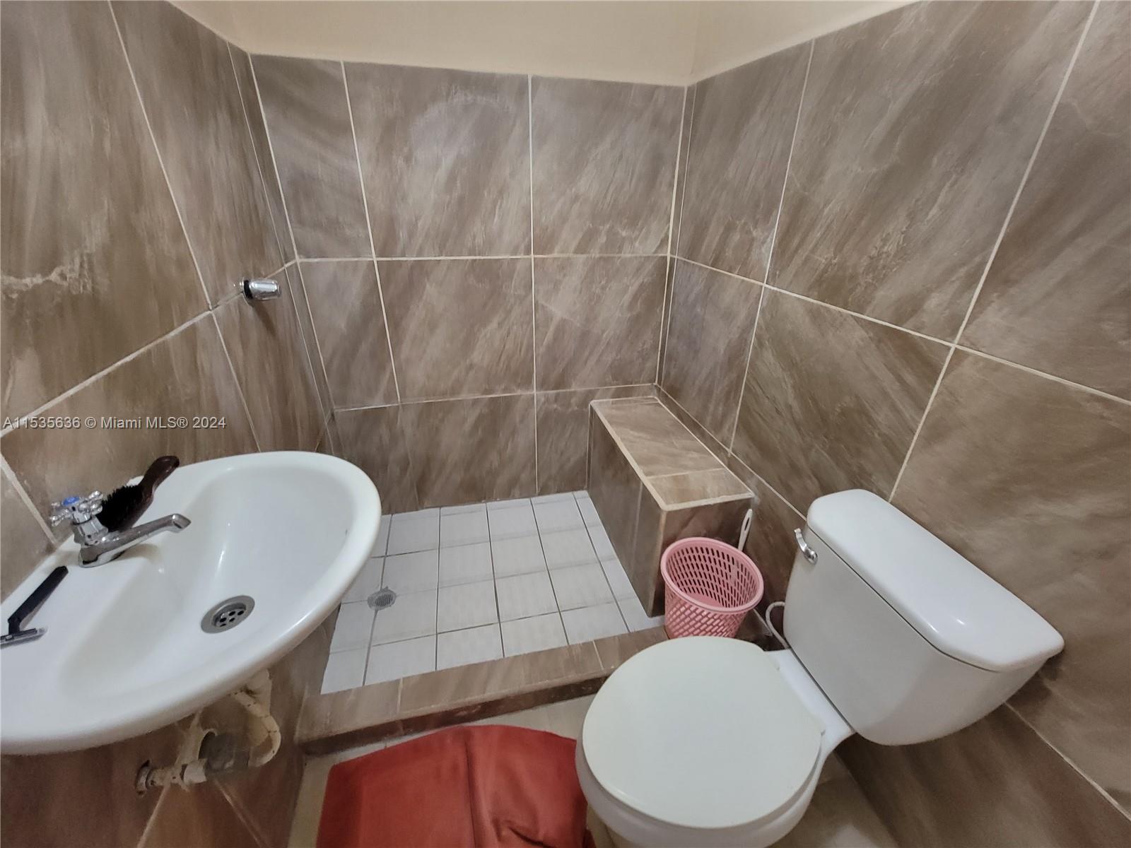 A11535636 Property Photo 12