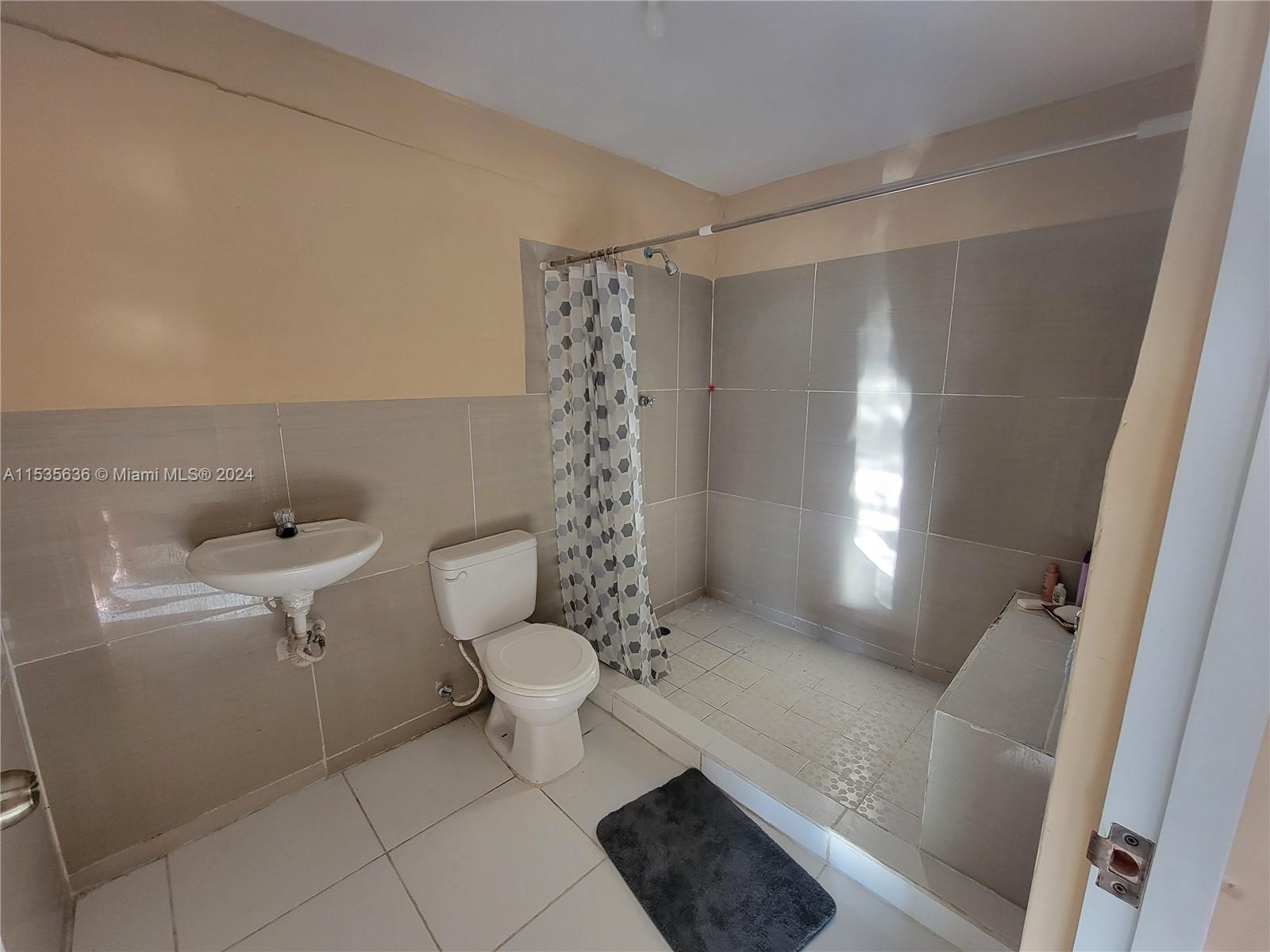 A11535636 Property Photo 16