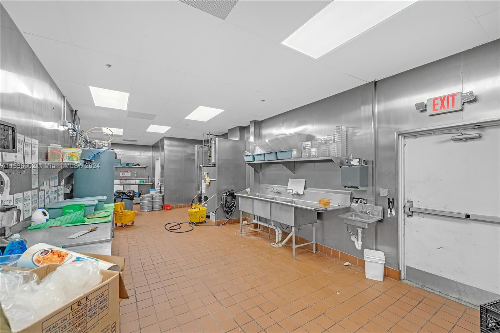 3964 W Hillsboro Blvd Property Photo 18