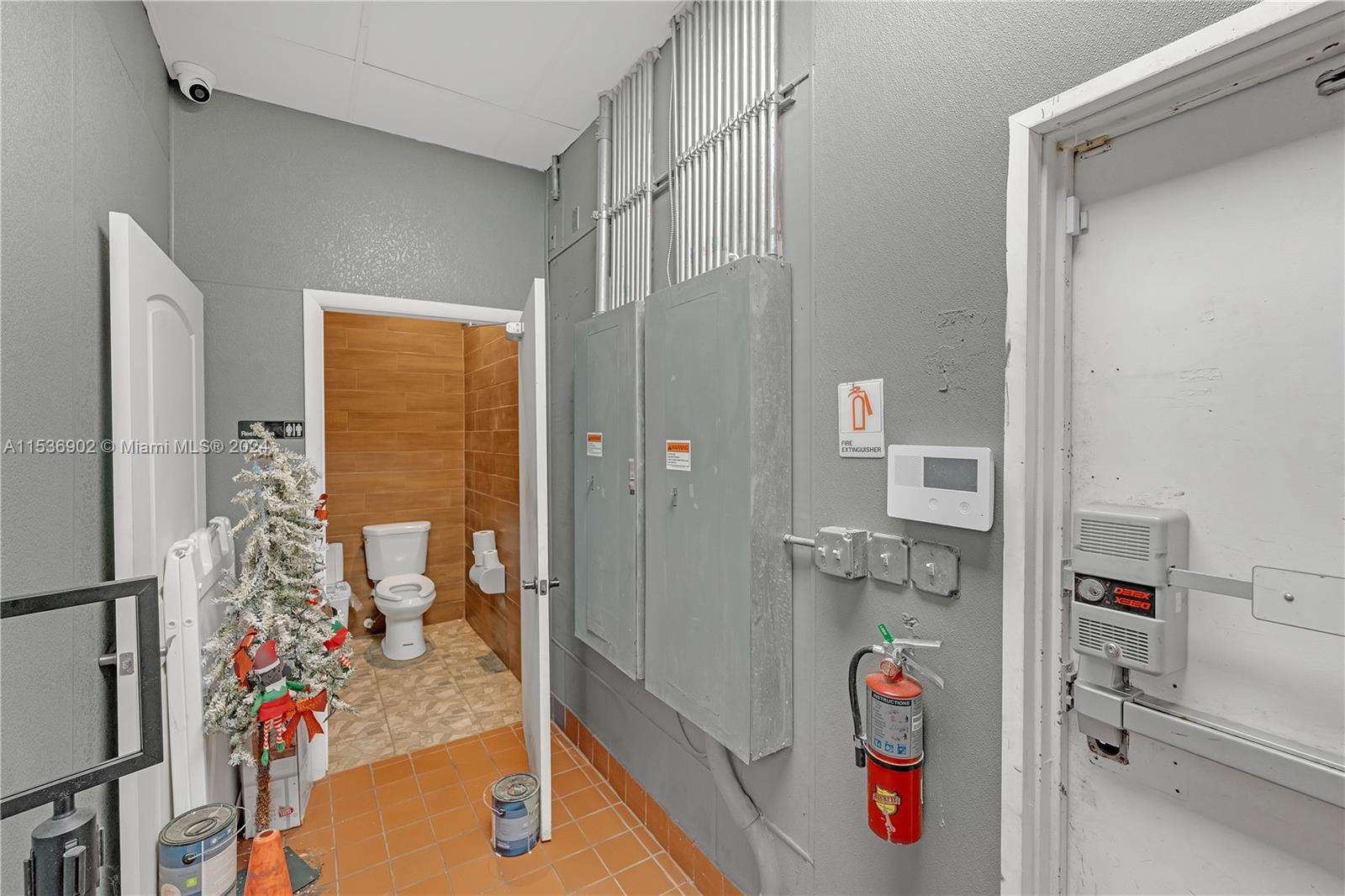 3964 W Hillsboro Blvd Property Photo 26