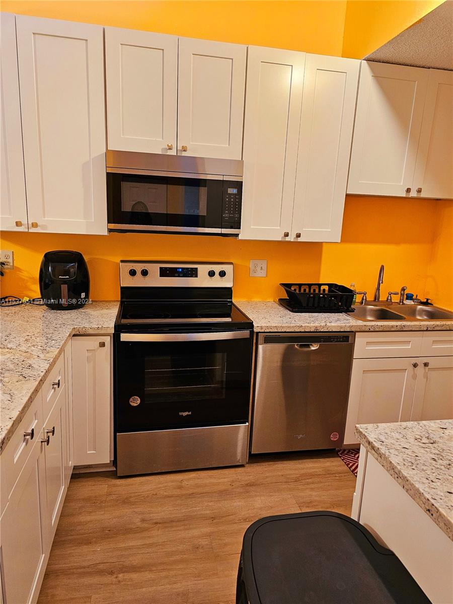 6972 Woodscape Cir 1-t Property Photo 5