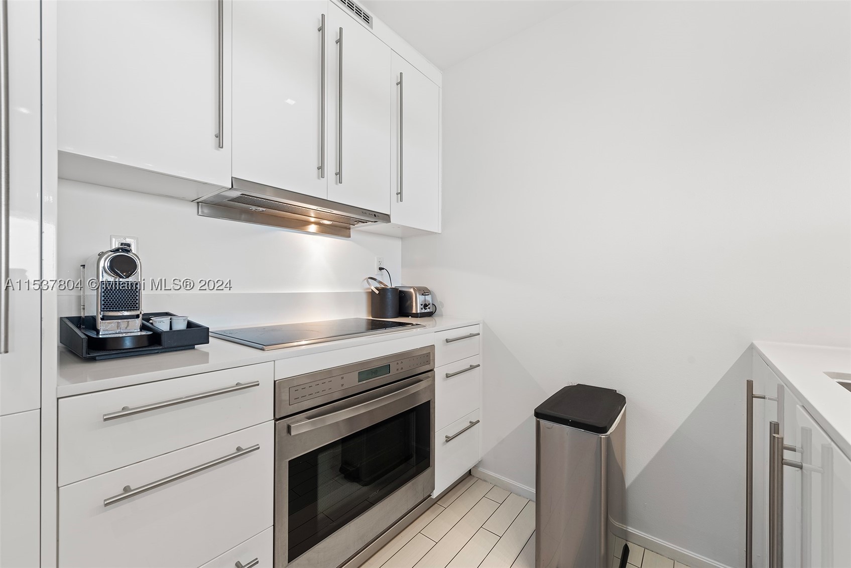 2201 Collins Ave 814 Property Photo 14
