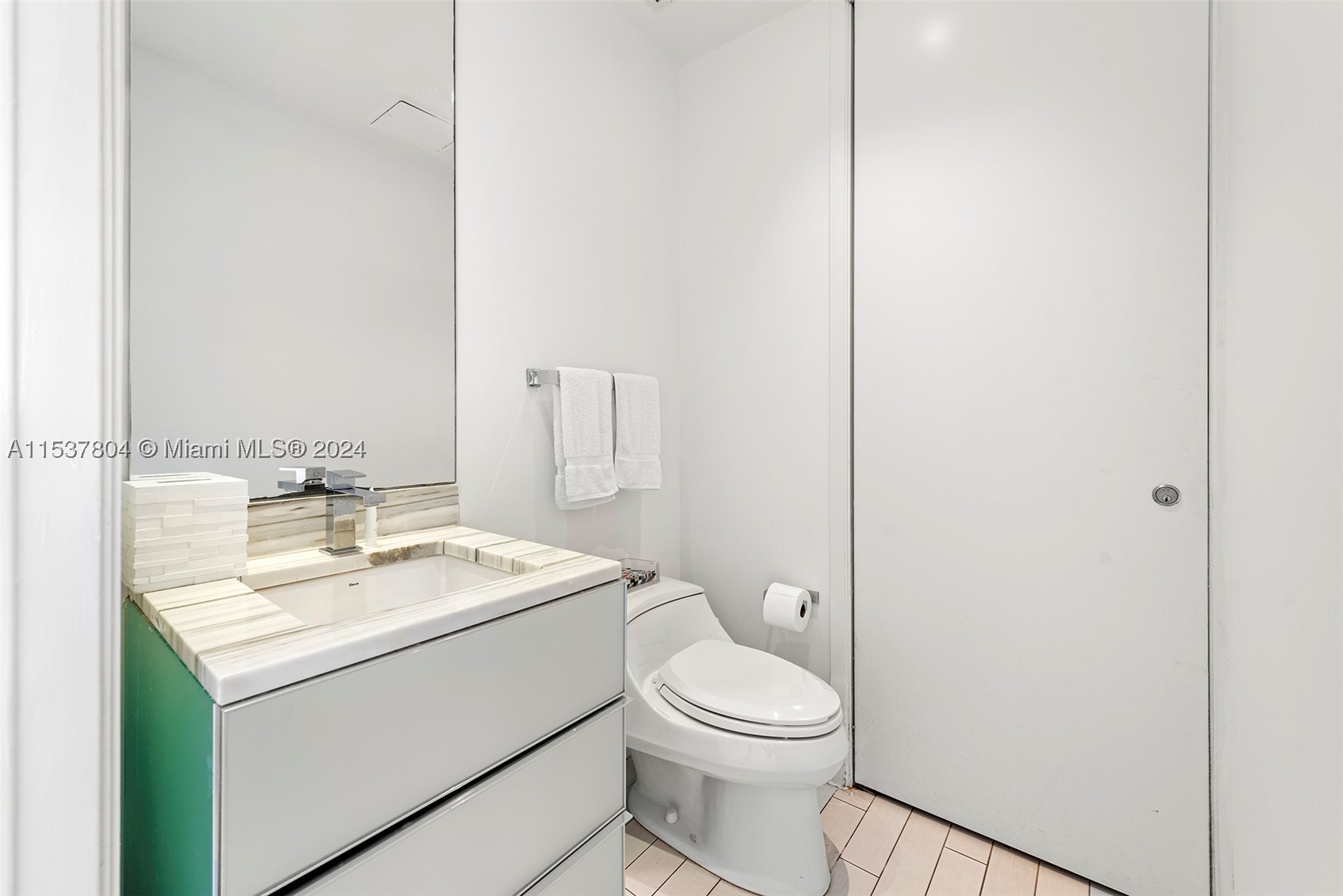 2201 Collins Ave 814 Property Photo 26