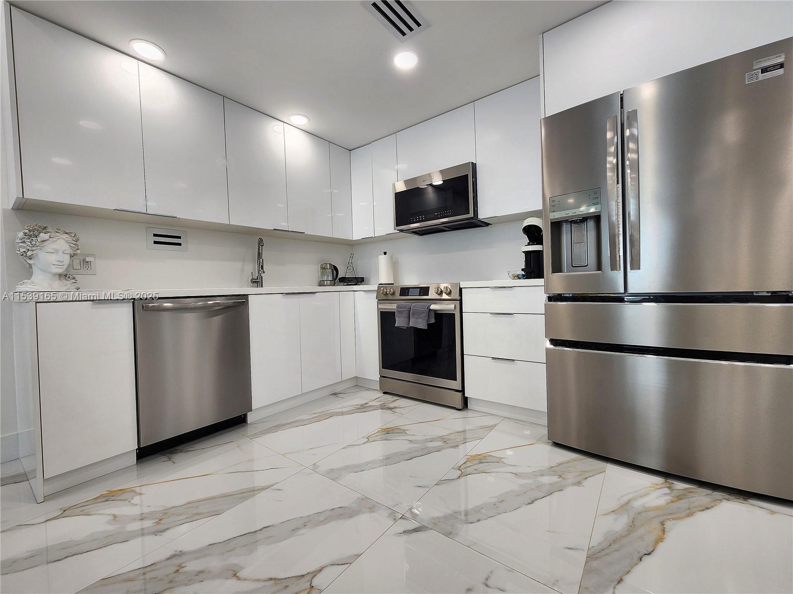 3505 S Ocean Dr 1509 Property Photo 8