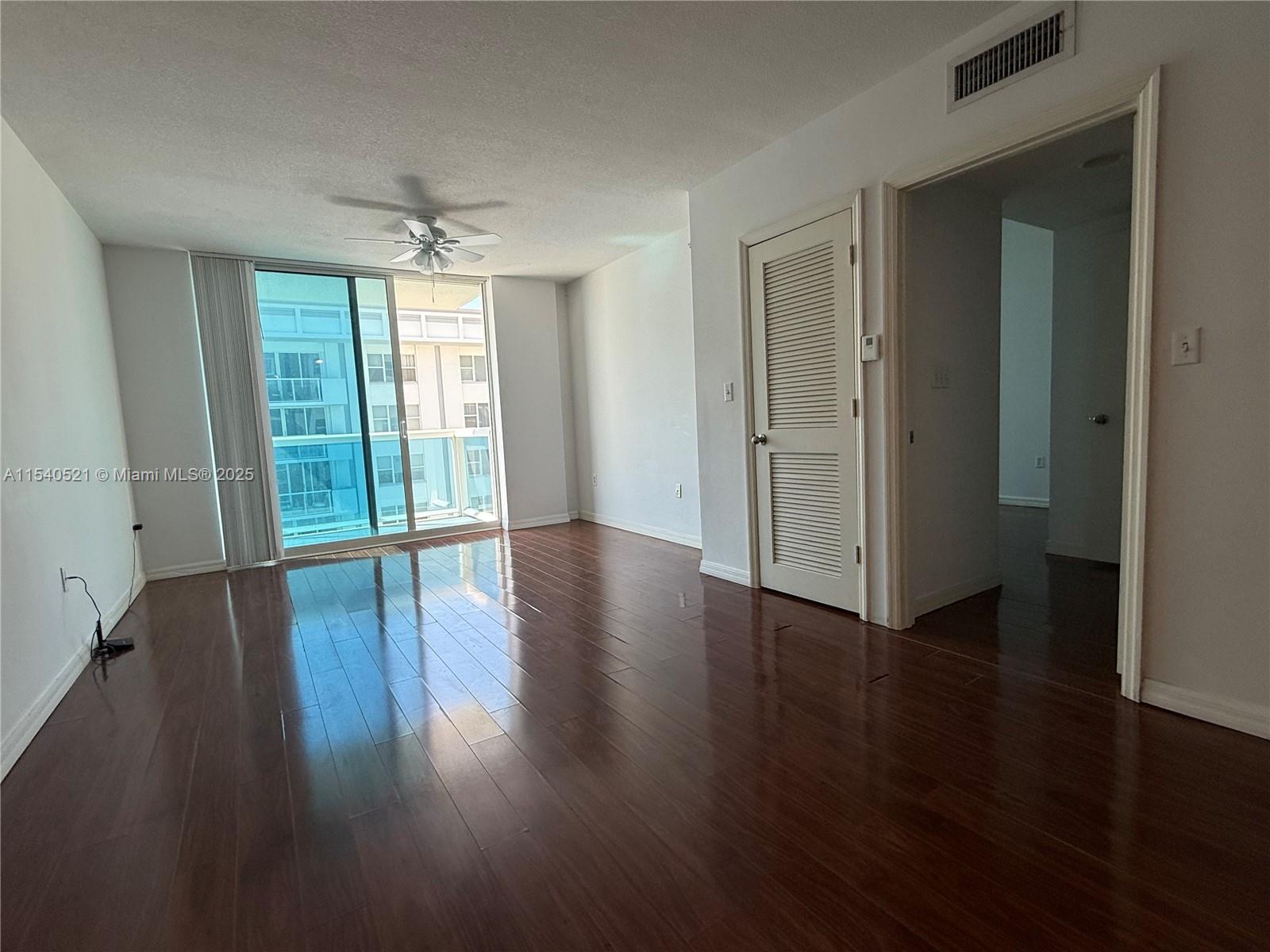 9201 Collins Ave 1023 Property Photo 3